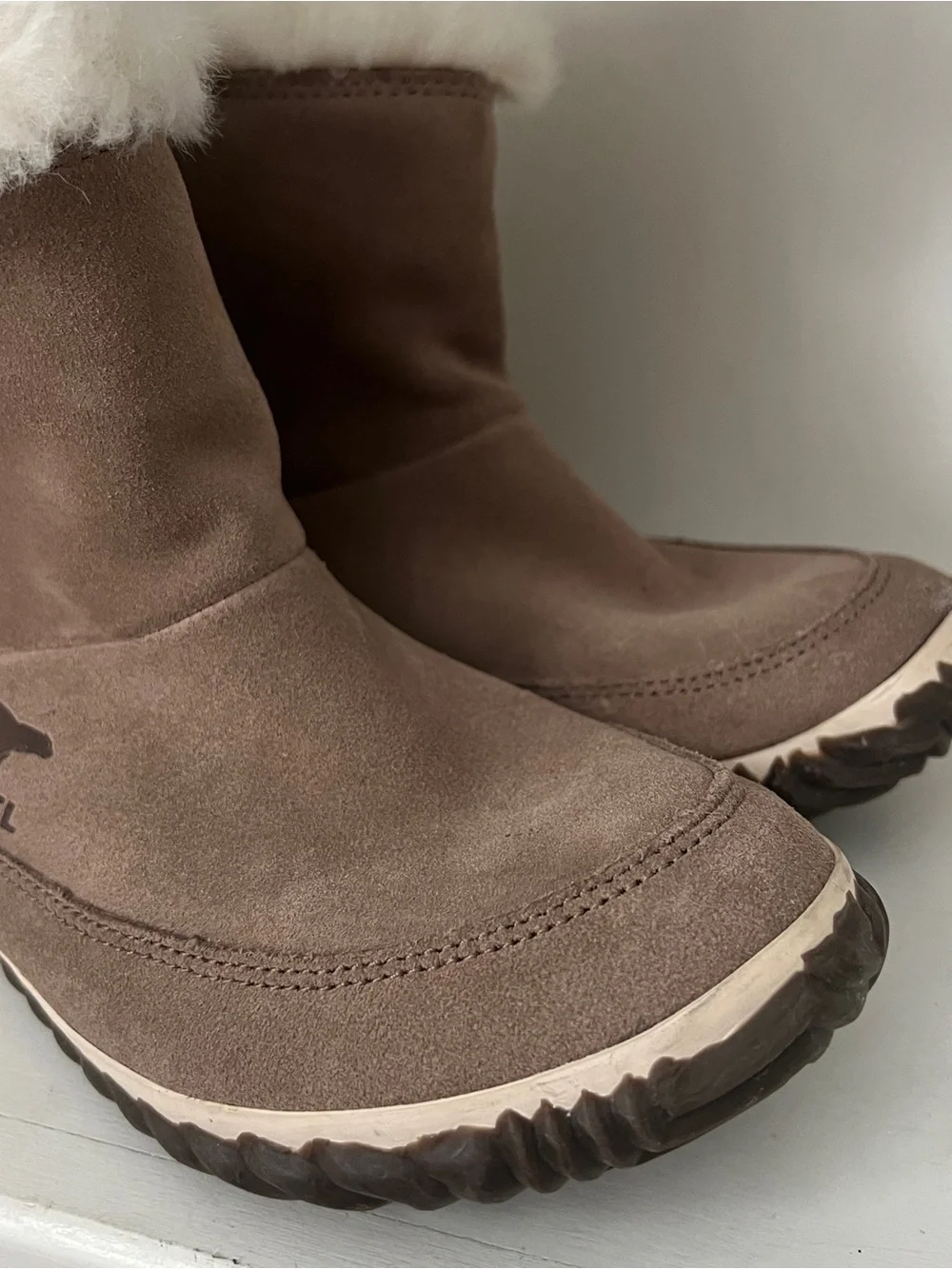Sorel Out 'N About Women's Size 8.5 Taupe Suede Bootie Slippers Fur